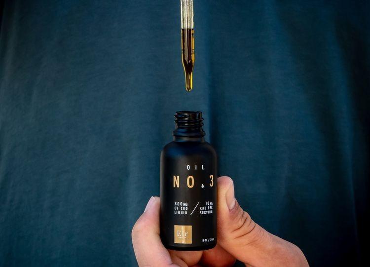 Na co pomaga olej CBD: 5 popularnych zastosowań