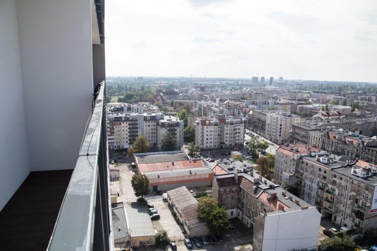 Tak wygląda Przedmieście Oławskie z 17. piętra nowego apartamentowca [ZDJĘCIA]