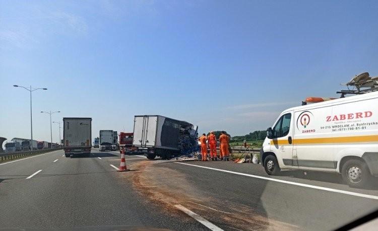 Poważny wypadek na autostradzie A4. Lądował śmigłowiec, droga zamknięta