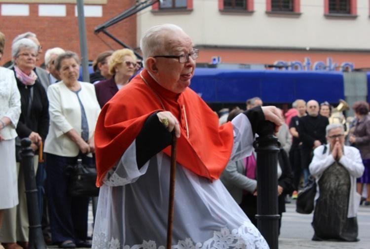 Były prezydent o Gulbinowiczu: „Dokument papieski w żaden sposób nie precyzuje winy Kardynała”