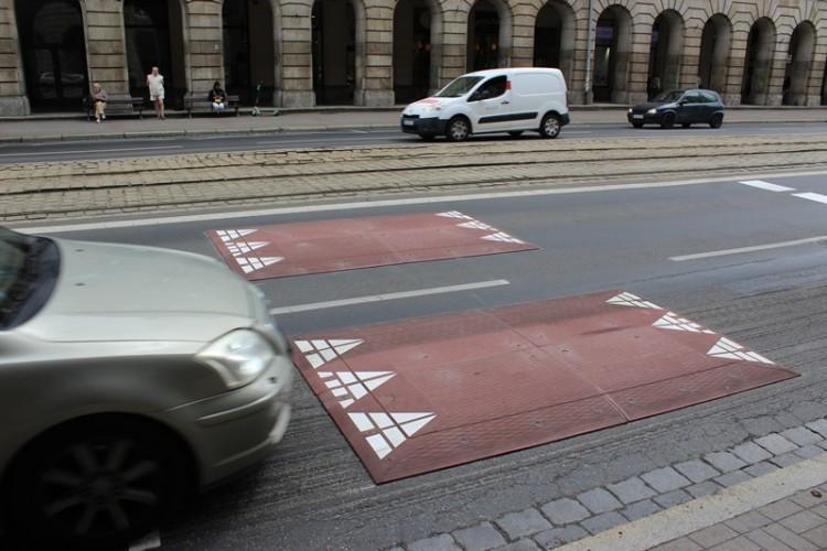 Wrocław zbuduje nowe progi zwalniające. Na długiej liście ulic m.in. Ślężna, Borowska i Hubska