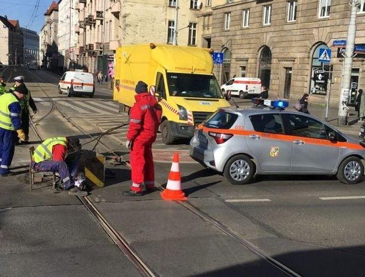 Dwa razy naprawiali torowisko w centrum. Dziewięć linii tramwajowych kursowało inaczej [ZDJĘCIA]