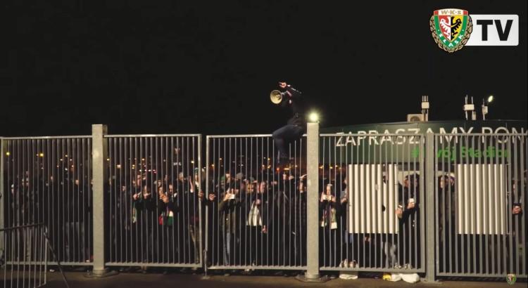 Piłkarze i trener Śląska wyszli do kibiców po meczu z Lechem Poznań [WIDEO]