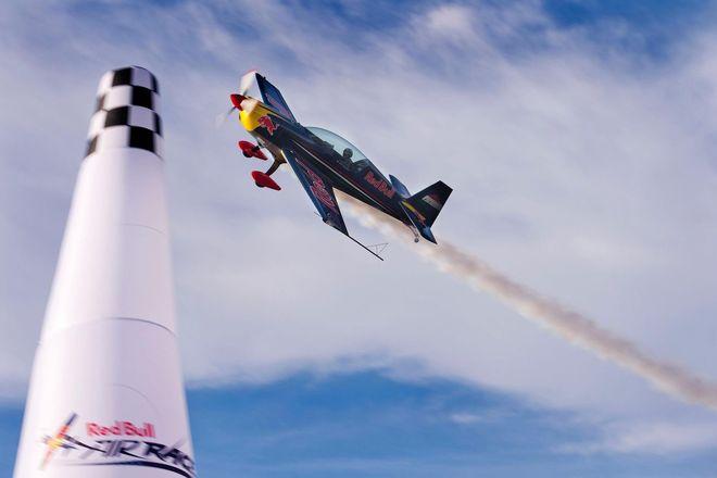 Pilot Red Bull Air Race przylatuje do Wrocławia opowiadać o swoich podniebnych wyczynach