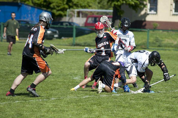 Przyjdź zobaczyć bitwy lacrosse na stadionie przy Sztabowej