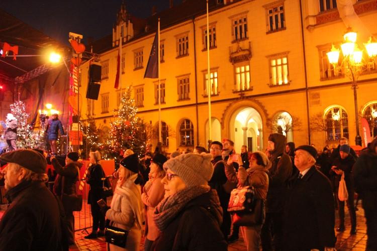 Tłumy wrocławian oglądały ceremonię rozdania nagród Nobla na Rynku [ZDJĘCIA]
