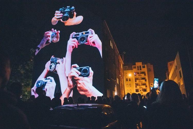 „Futurystyczna podróż”. Ruchome murale ponownie na wrocławskich kamienicach