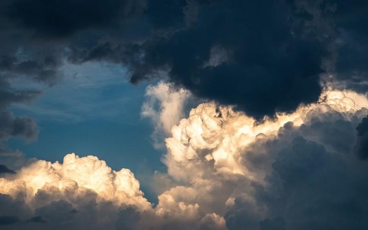 Szykuje się zmiana pogody. Synoptycy zapowiadają deszcz i burzę