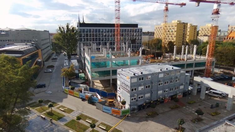 Nowy biurowiec przy Szczytnickiej ma już dwa piętra (ZOBACZ ZDJĘCIA Z BUDOWY)