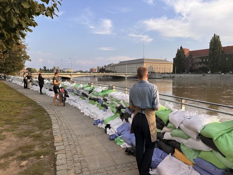 Co teraz z masą worków na ulicach Wrocławia? Będą wielkie porządki, ale jeszcze nie dziś