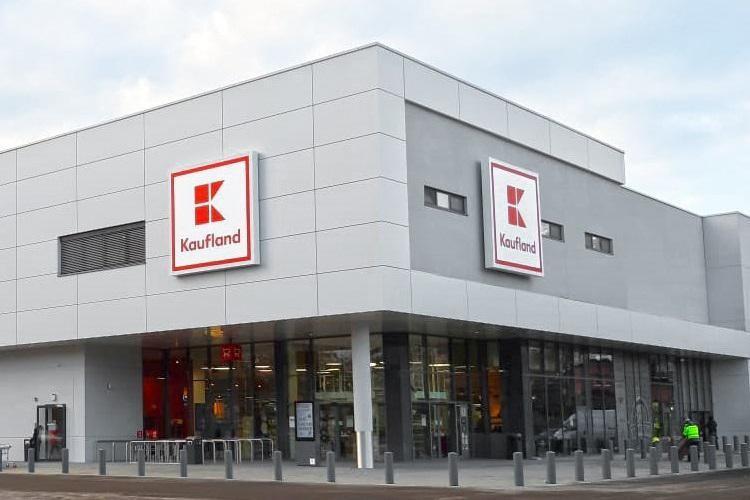 Strajkobus przed supermarketem. Związkowcy Kauflandu organizują referendum