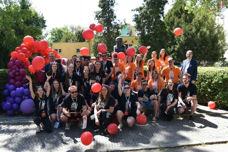 Wrocław: Ruszają Ekonomalia 2022. Na start koncerty: Happysad i Brodka