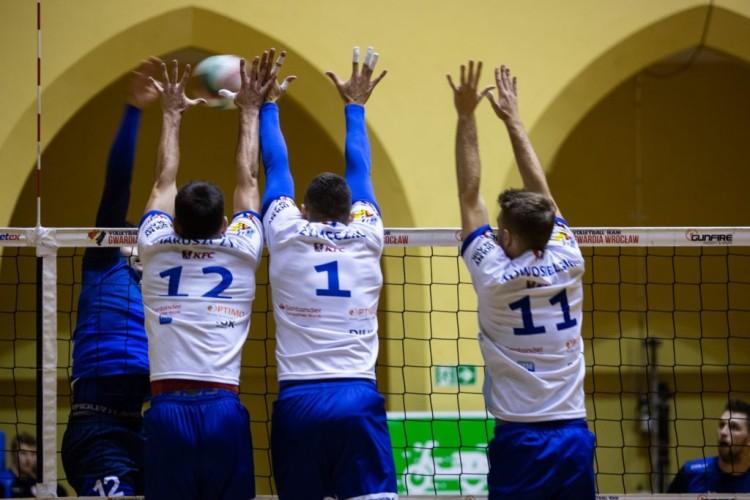 Rehabilitacja za nieudane wojaże. Gwardia pewnie wygrywa z Mickiewiczem [RELACJA]
