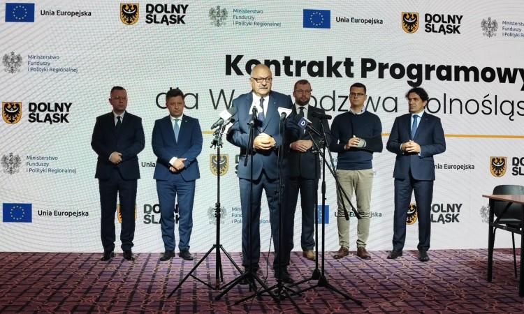 XXXI Forum Ekonomiczne. Marszałek podpisał kontrakt na fundusze unijne