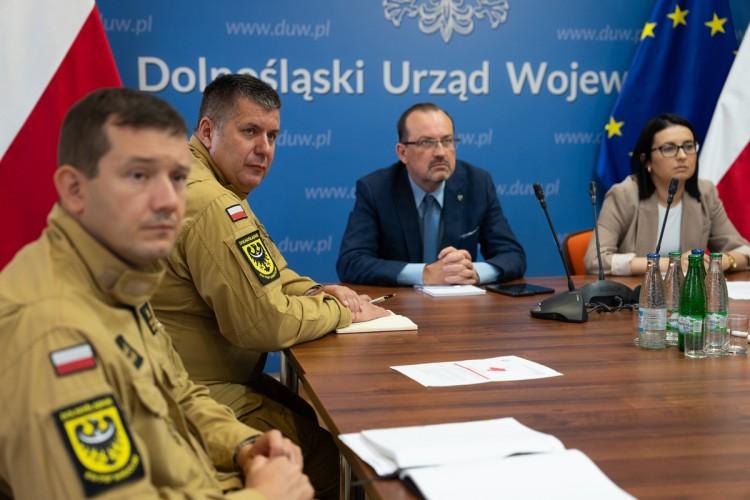Wojewoda dolnośląski apeluje: Zróbcie zapasy żywności i wody