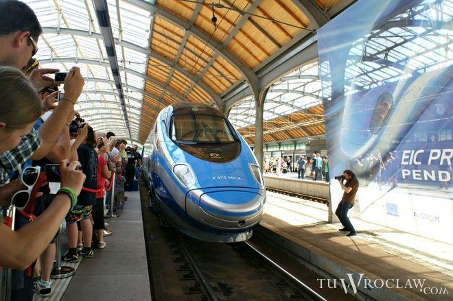 Pendolino wciąż nie dotarło do PKP, ale kolejarze już szukają konduktorów do superszybkich pociągów