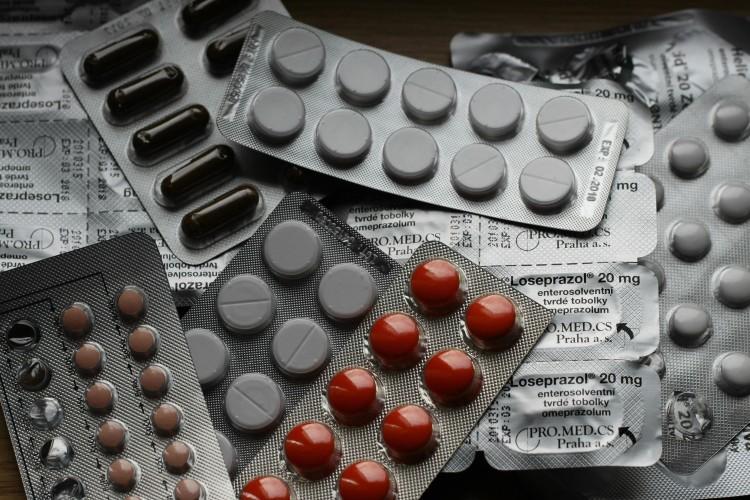 Leki lądują na śmietniku, bo w aptekach brakuje kontenerów na przeterminowane tabletki