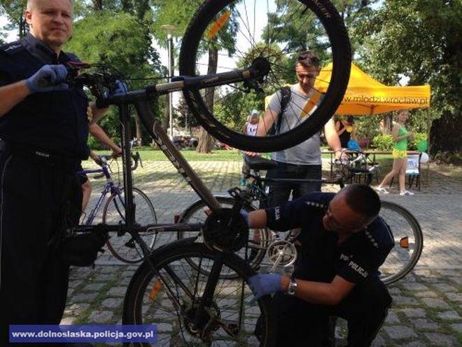 Policjanci zapraszają na kolejną akcję znakowania rowerów