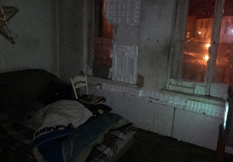 Mimo mrozów mężczyzna przebywał w mieszkaniu bez ogrzewania, wody i gazu