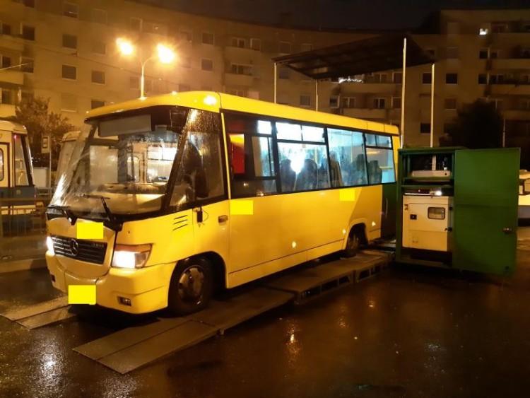 Kolejne kontrole autobusów. Kolejne dowody rejestracyjne zatrzymane
