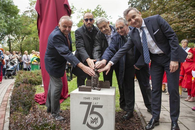 Wrocławska spółdzielnia mieszkaniowa doczekała się własnego krasnala [ZDJĘCIA]