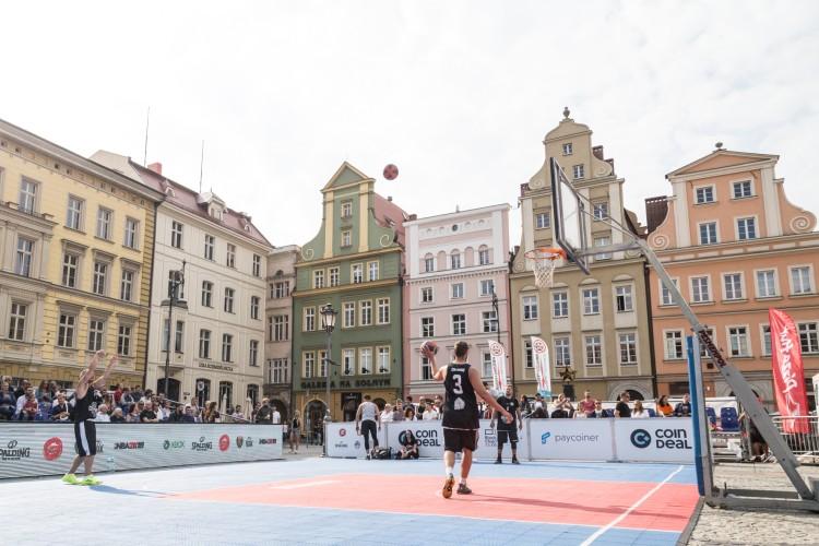 Wielka gra o niezłą stawkę. Turniej koszykówki 3x3 na placu Solnym [ZDJĘCIA]