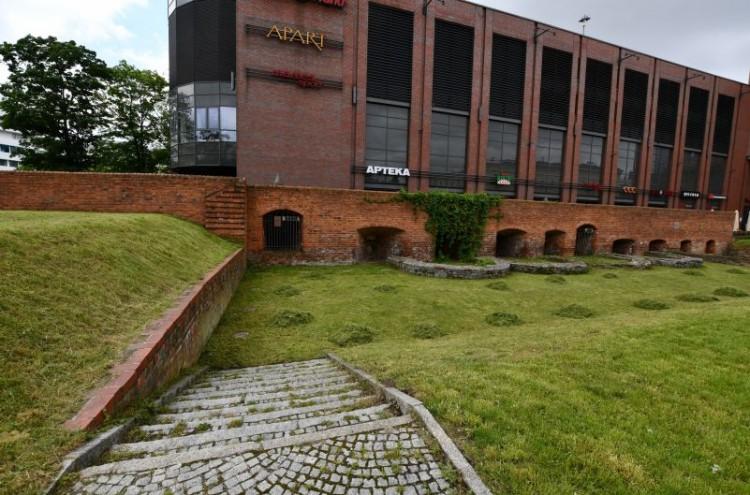 Wrocław: Zabytkowa Basteja Hioba idzie do remontu [ZDJĘCIA]