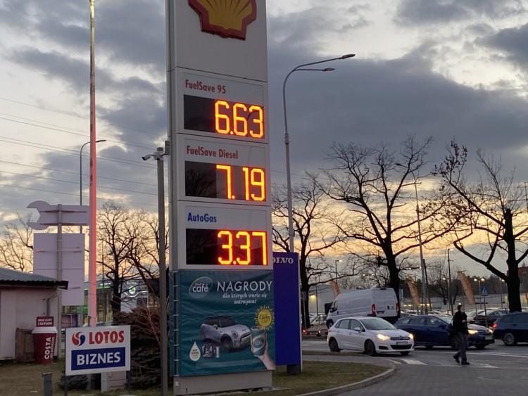 Już ponad 7 złotych za litr paliwa. A będzie jeszcze drożej
