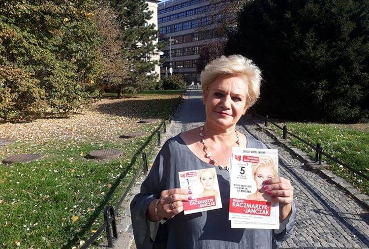 Solistka z Opery kandyduje do sejmiku i rozdaje na mieście swoje płyty