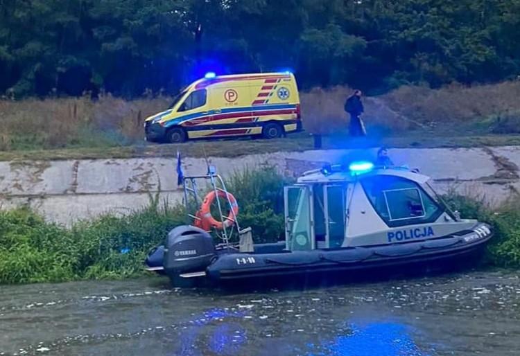 Wrocław: Tragedia przy Jazie Opatowickim. Nie żyje mężczyzna, który wskoczył do rzeki