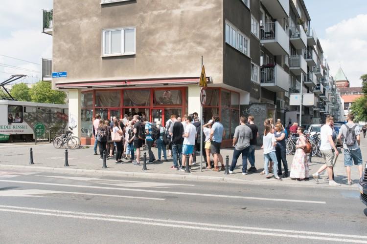 To już koniec Jacka i Agatki. Bar mleczny po 35 latach żegna wrocławian naleśnikami za 1 zł [ZDJĘCIA]