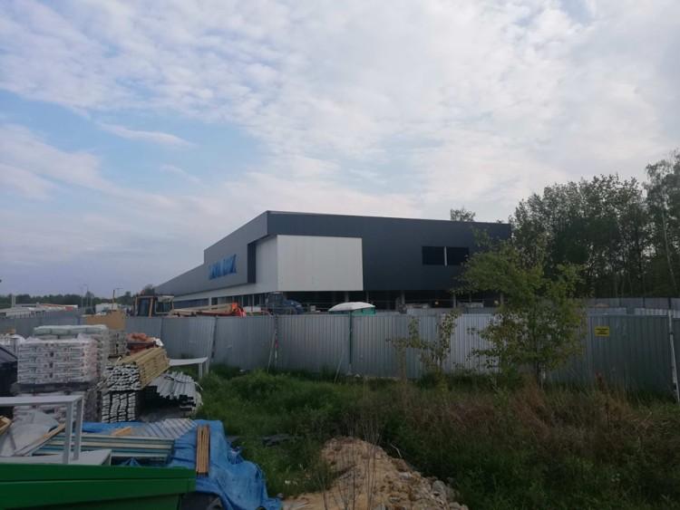 Na zachodzie miasta powstają galeria handlowa i stacja paliw [ZDJĘCIA]