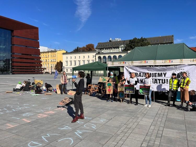 Wrocław: Młodzieżowy Strajk Klimatyczny na placu Wolności. 