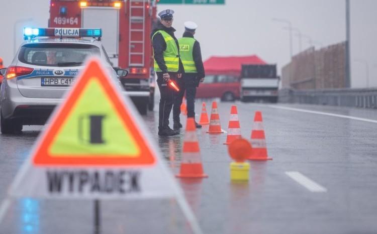 Groźny wypadek trzech aut na A4. Rannych jest kilka osób [ZDJĘCIA]