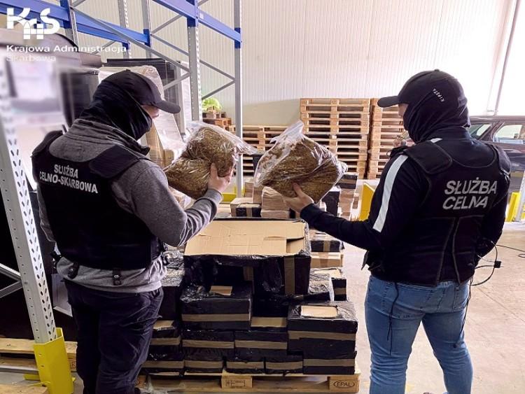 Nielegalny tytoń i marihuana w paczkach pocztowych