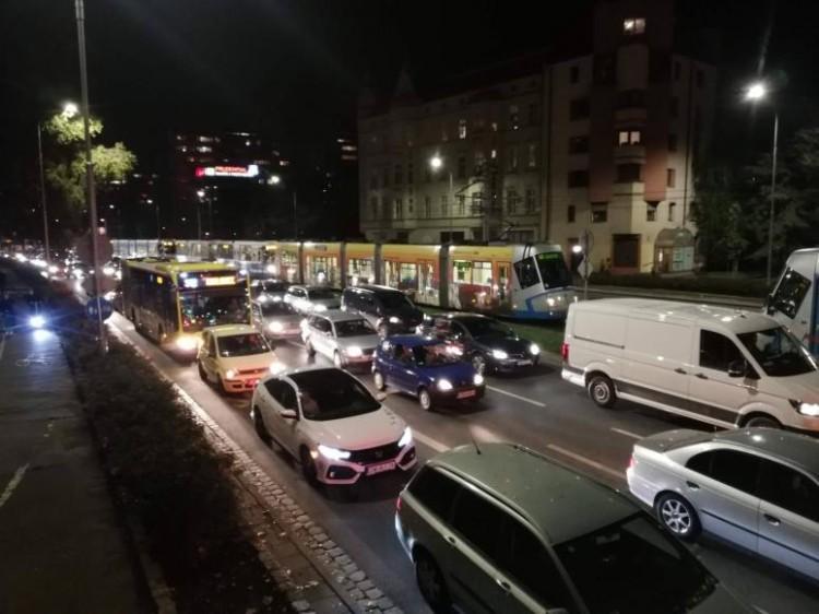 Na ulice Wrocławia wracają protesty. W planie spacer i antyrządowa blokada samochodowa [TRASA]