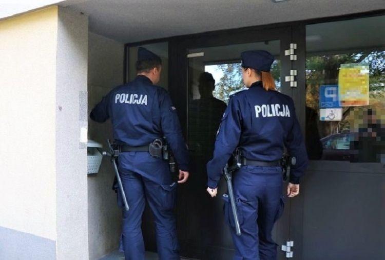 „Omikron atakuje”. Policja: nie będzie tolerancji dla łamiących przepisy