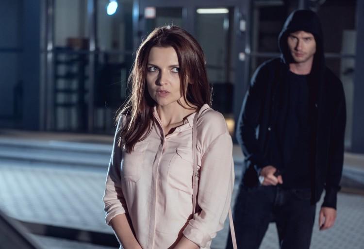 Wrocław: Bezczelny złodziej pod Biedronką zerwał złote kolczyki z uszu kobiety