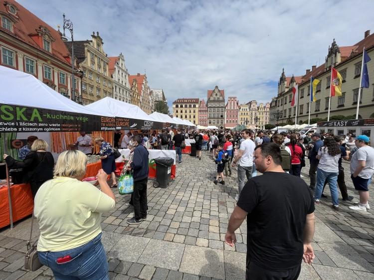 Wrocław: Europa na Widelcu 2022. Biesiada europejska na Rynku [ZDJĘCIA, MENU]