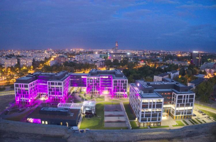Nowy biurowiec przy Legnickiej otwarty. Pierwsze firmy mają tam swoje siedziby