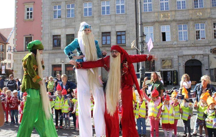 Krasnale po raz 10. przejęły władzę we Wrocławiu [ZDJĘCIA]