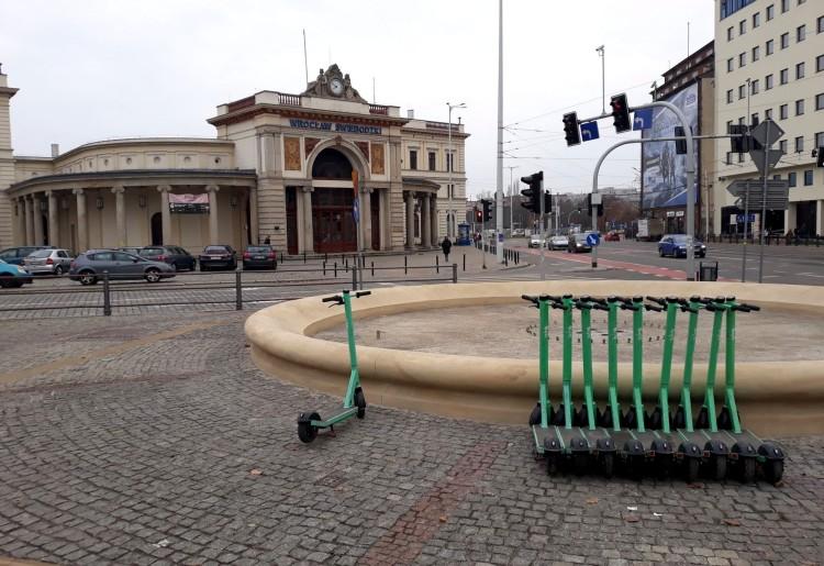 Wrocławska fontanna po remoncie zyskała nowy kolor