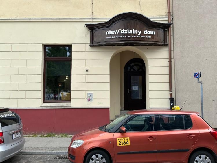 We Wrocławiu powstał Niewidzialny Dom. Jak oglądać świat osób niewidomych?