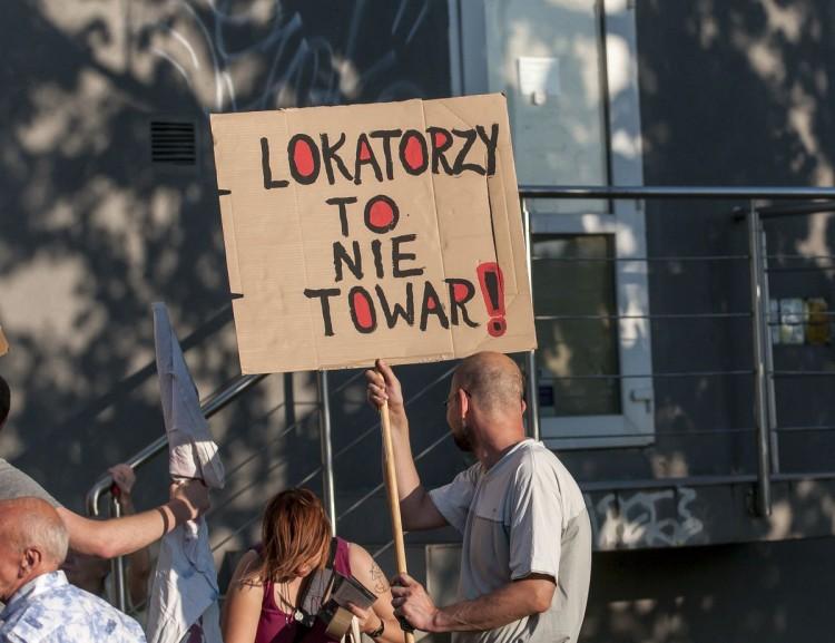 Mieszkańcy bloku przy Ślicznej walczą o prawa lokatorskie (ZOBACZ ZDJĘCIA Z PIKIETY)