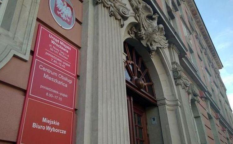 Problem z rejestrowaniem samochodów we Wrocławiu. Epidemia w urzędzie