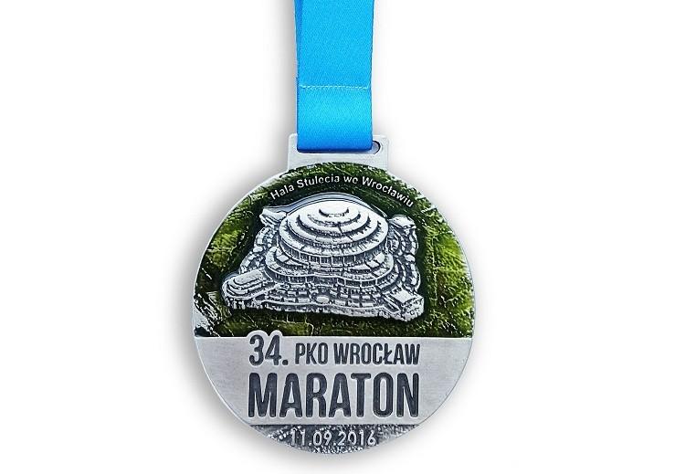 Biegacze powalczą o medal z Halą Stulecia