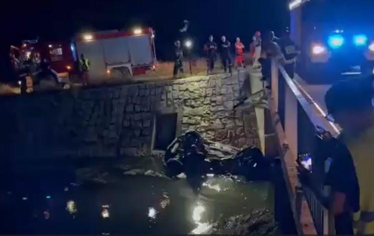 Groźny wypadek pod Wrocławiem. Auto wpadło do rzeki. W środku był człowiek