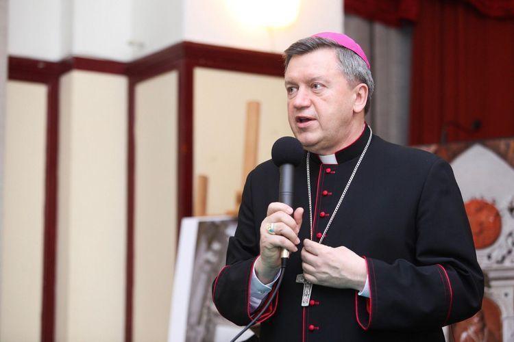 Wrocław: Arcybiskup udzielił dyspensy. Co będzie można w sylwestra?
