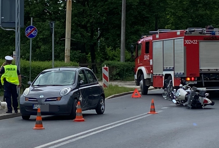 Korek na Wielkiej Wyspie po wypadku motocyklisty [ZDJĘCIA]