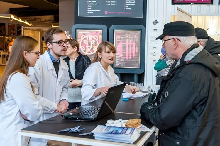 Tu sprawdzisz, czy suplementy diety nie osłabiają działania twoich leków!